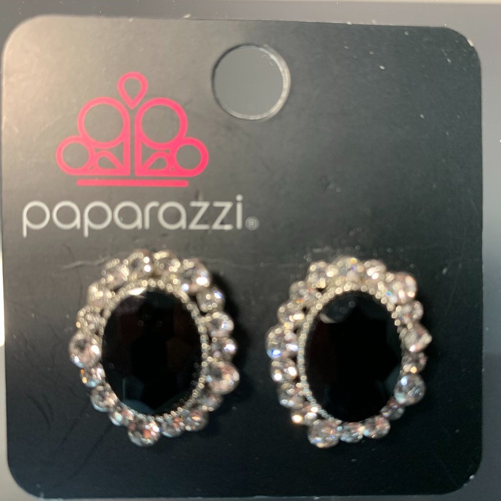 Paparazzi Hold Court Post Earrings Black